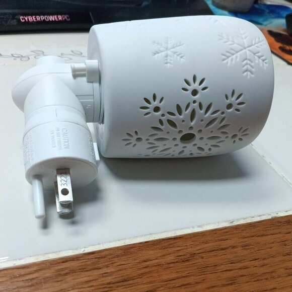 Scentsy SPIRIT OF JOY Plug In Warmer NEW - Picture 2 of 4
